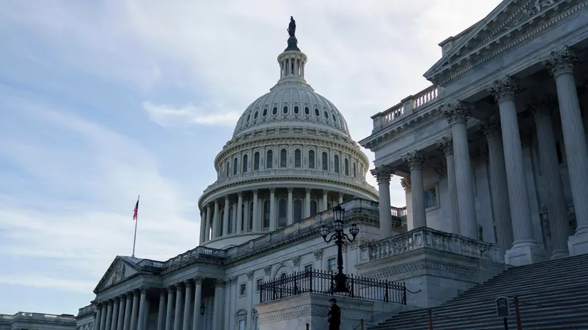 epa12428732 An exterior view of the US Capitol, in Washington DC, USA, 03 October 2025. The US government shutdown has entered its 3rd day without reaching a consensus on the federal budget. The US Senate is due to vote again on budget legislation to reopen the government. EPA/WILL OLIVER