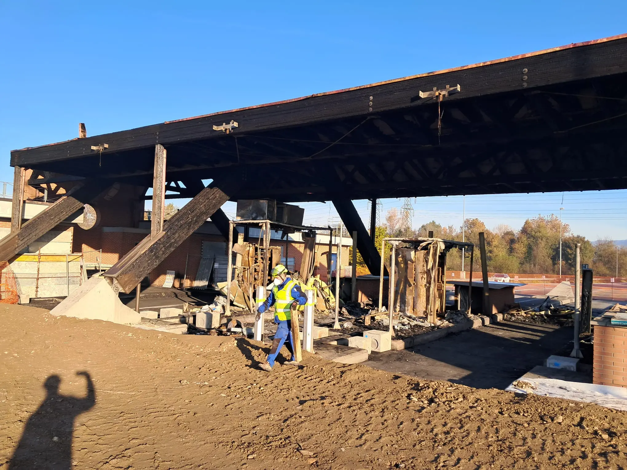 Gli operai al lavoro al casello di Brescia Sud in A21