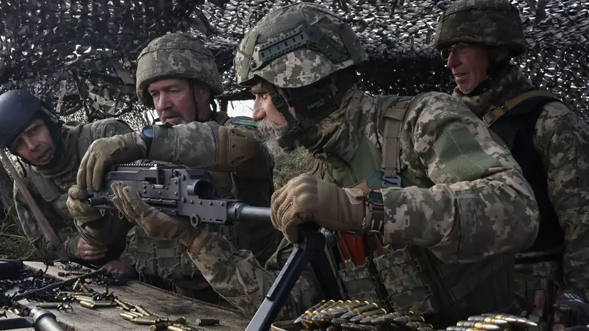 epa12505134 A handout picture made available by the press service of the 65th Separate Mechanised Brigade of Ukrainian Armed Forces shows the recruits of the 65th Separate Mechanised Brigade working with the Belgian 7.62 mm FN MAG machine gun during their training in an undisclosed place in the Zaporizhzhia region, Ukraine, 05 November 2025, amid the ongoing Russian invasion. Russian troops entered Ukrainian territory on 24 February 2022, starting a conflict that has provoked destruction and a humanitarian crisis. EPA/Press service of the 65th Mechanized Brigade HANDOUT HANDOUT HANDOUT EDITORIAL USE ONLY/NO SALES