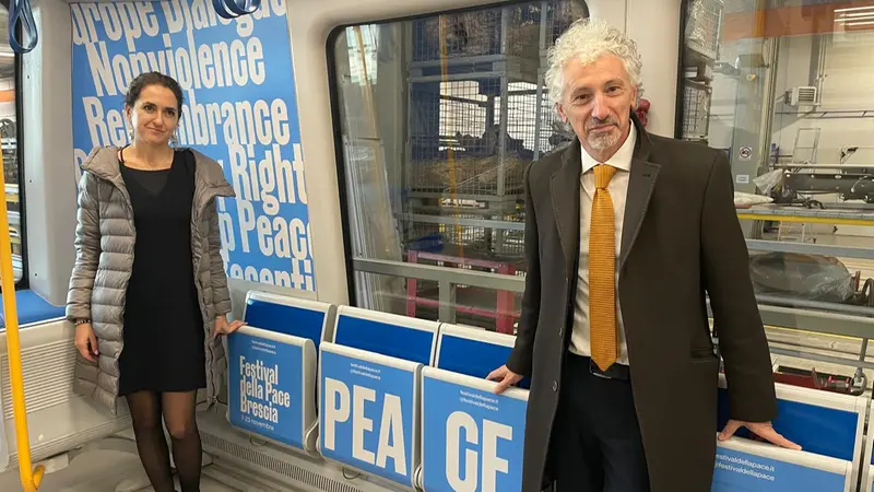 Il presidente del Consiglio Roberto Rossini insieme a Francesca Quiri di Brescia Mobilità