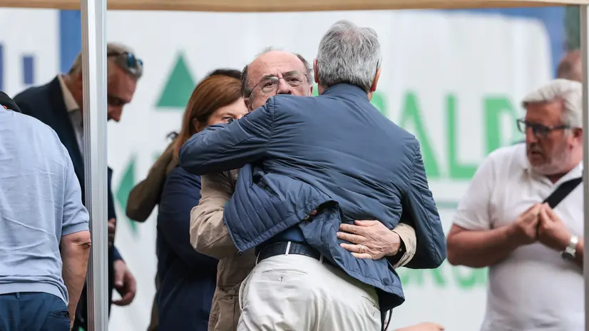 Il presidente dell'Ospitaletto Taini e quello dell'Union Brescia Pasini - Foto New Reporter © www.giornaledibrescia.it