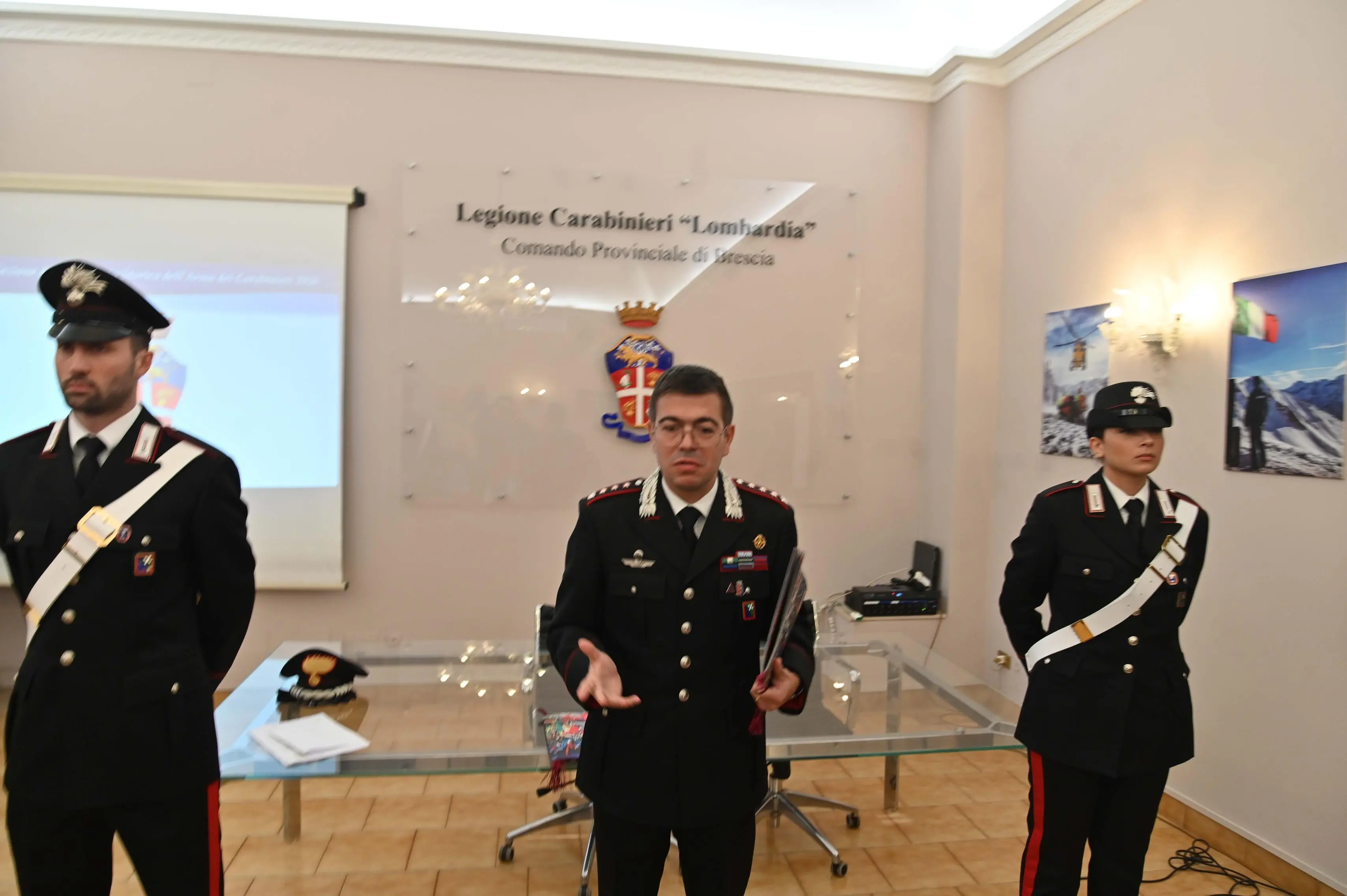 CRONACA BRESCIA COMANDO PROVINCIALE CARABINIERI PRESENTAZIONE CALENDARIO 2026 REDAZIONE CRONACA 11-11-2025 GABRIELE STRADA NEW EDEN GROUP                             