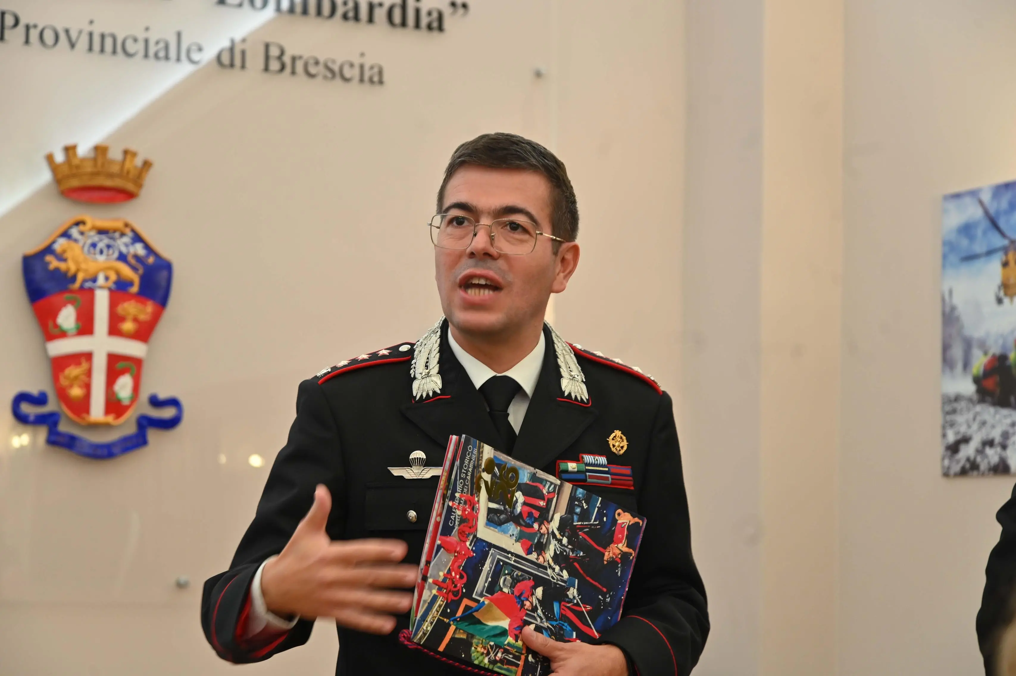 CRONACA BRESCIA COMANDO PROVINCIALE CARABINIERI PRESENTAZIONE CALENDARIO 2026 REDAZIONE CRONACA 11-11-2025 GABRIELE STRADA NEW EDEN GROUP                             