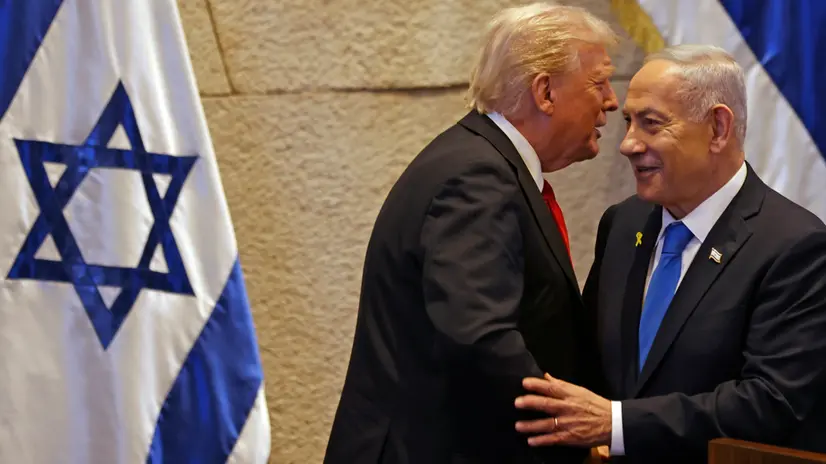 epa12451020 US President Donald Trump (L) speaks with Israel's Prime Minister Benjamin Netanyahu at the Israeli parliament, the Knesset, in Jerusalem, Israel, 13 October 2025. Hamas handed over the 20 surviving Israeli hostages on October 13 under a ceasefire agreement, as the US president and other world leaders geared up for a summit on Gaza. The releases are part of a ceasefire agreement brokered by the US president, with Israel due in return to free nearly 2,000 detainees held in its jails in exchange. EPA/JALAA MAREY / POOL