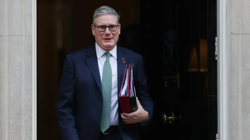 epa12520213 British Prime Minister Sir Keir Starmer departs 10 Downing Street for Prime Minister's Questions at parliament in London, Britain, 12 November 2025. EPA/ANDY RAIN