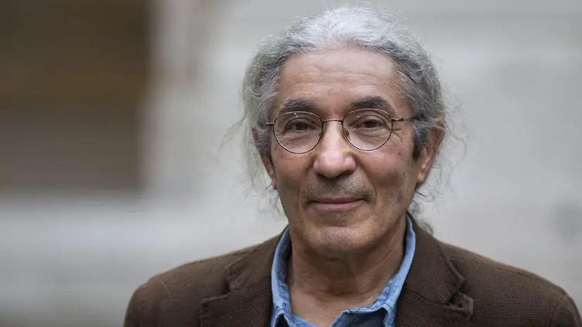 epa05002428 The laureate of the French Academy Literary Prize 2015, Algerian author Boualem Sansal for his novel '2084' poses at the French Academy in Paris, France, 29 October 2015. The French Academy Literary Prize celebrates its 100 years of existence. EPA/ETIENNE LAURENT