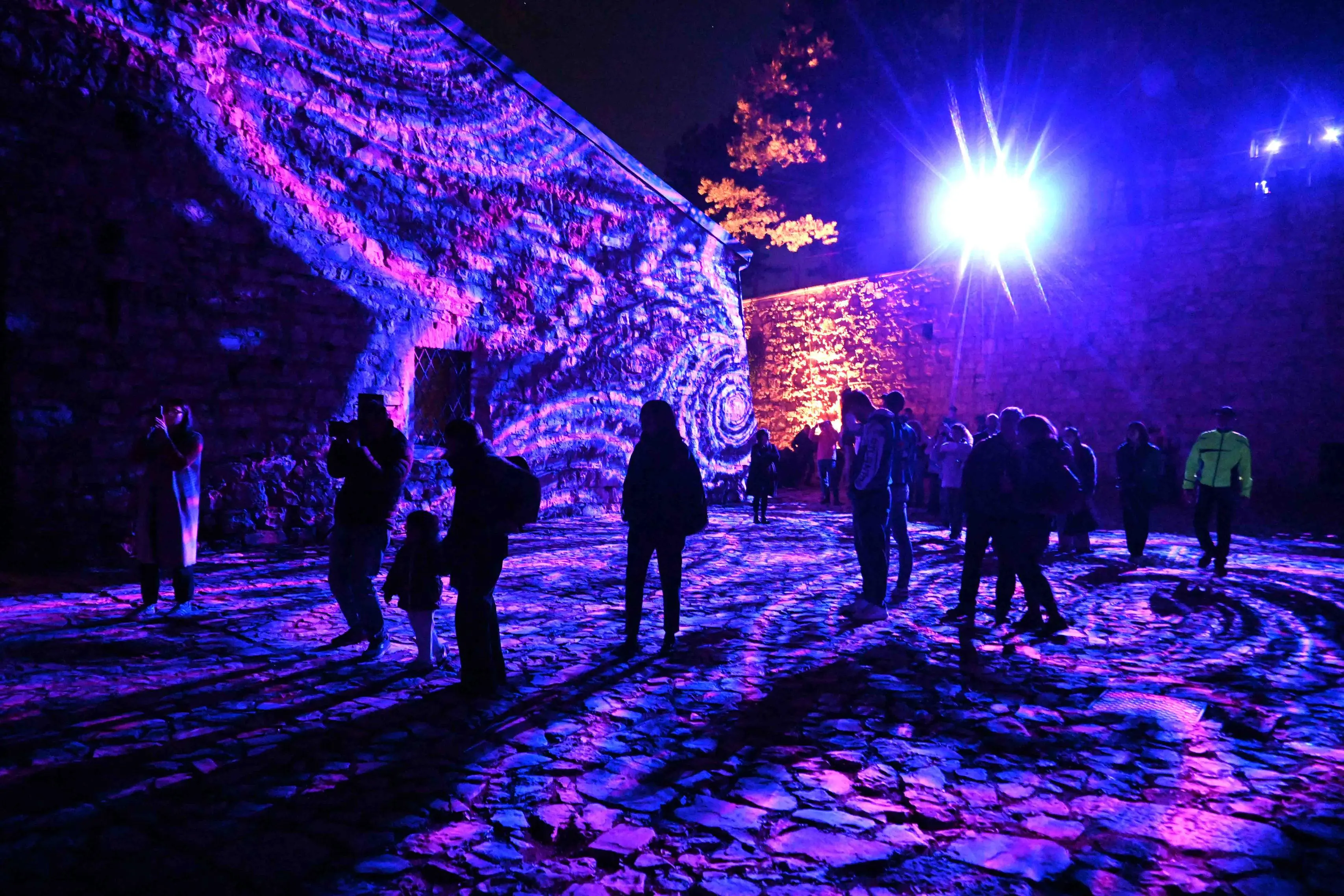 CRONACA BRESCIA CASTELLO INAUGURAZIONE MYSTERIA LIGHT FESTIVAL PER SANDRINI 06-11-2025 MARCO ORTOGNI NEW EDEN GROUP