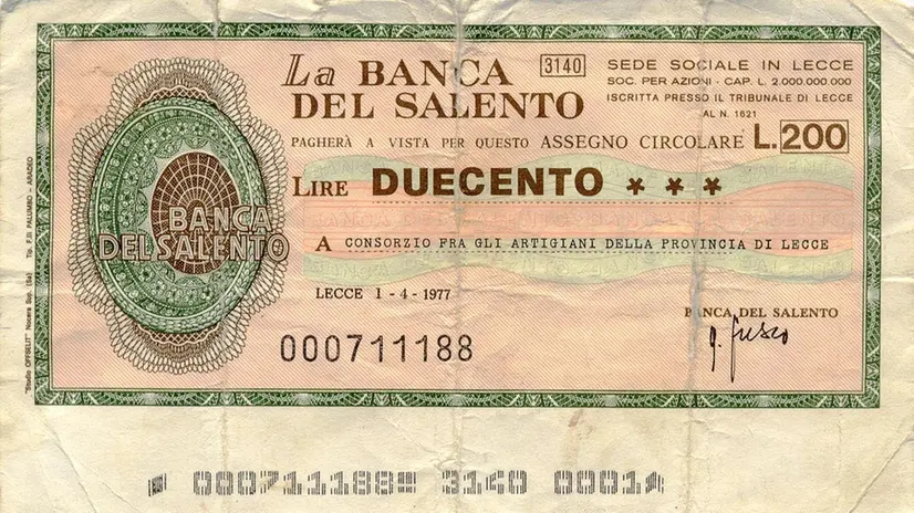 Uno dei mini assegni emessi nel 1975