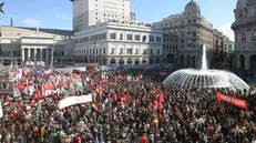 Una manifestazione in piazza - Foto Ansa © www.giornaledibrescia.it