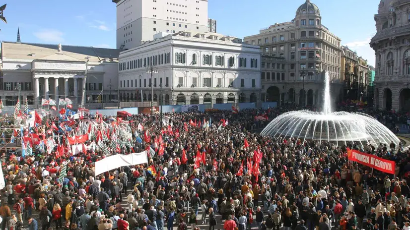 Una manifestazione in piazza - Foto Ansa © www.giornaledibrescia.it
