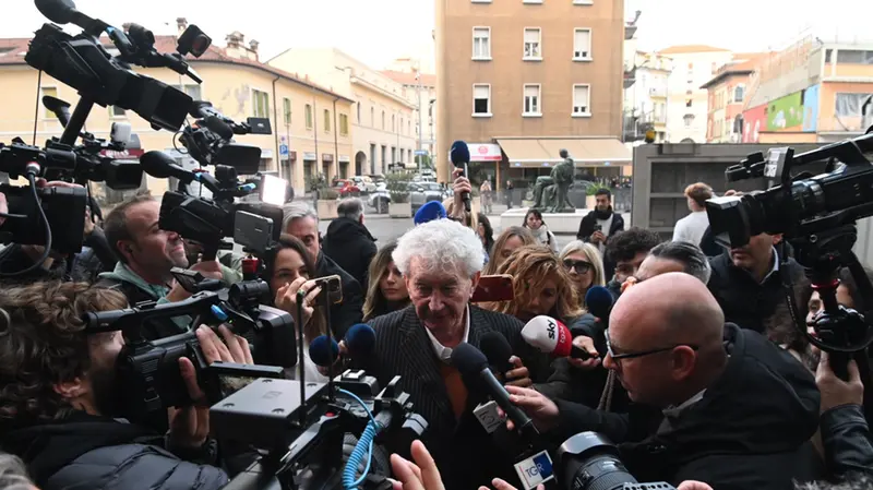 L'arrivo dell'avvocato Massimo Lovati in tribunale a Brescia
