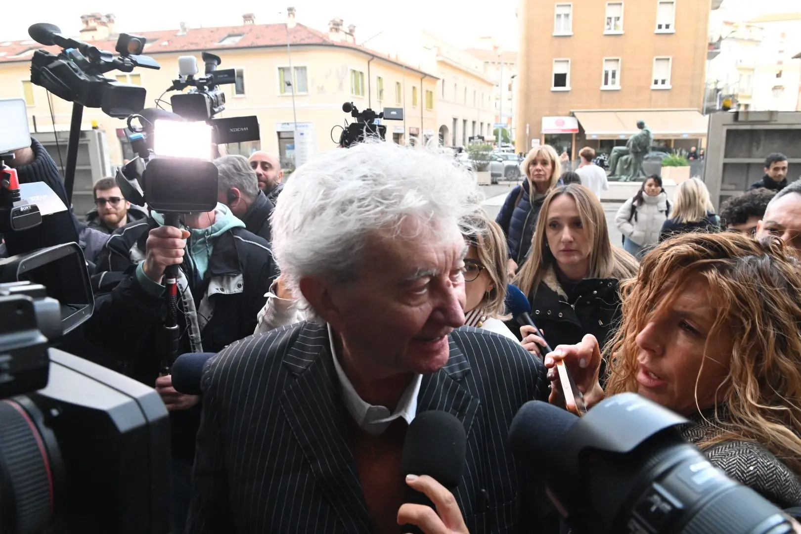 L'arrivo dell'avvocato Massimo Lovati in tribunale a Brescia