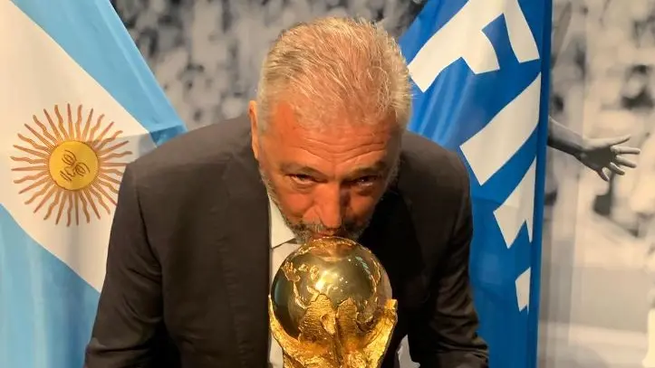 Il bacio alla Coppa del Mondo