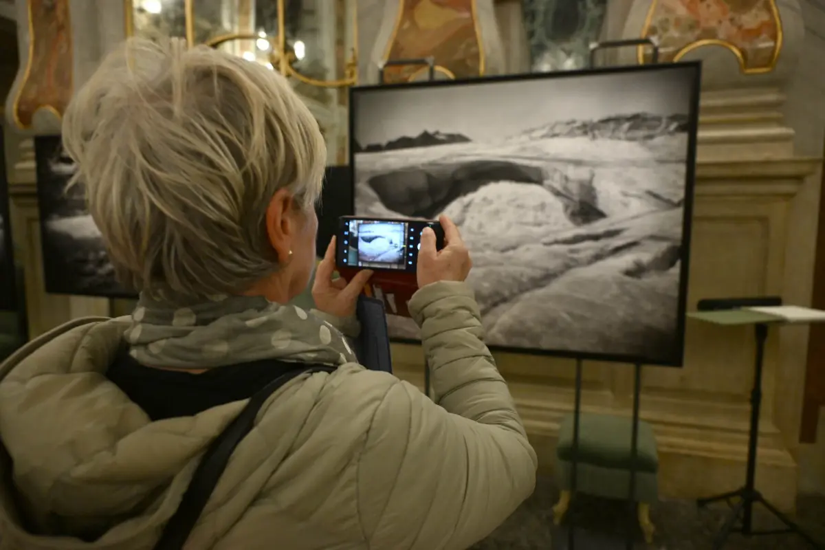 L'inaugurazione della mostra «The Last Days» di Michele Gusmeri