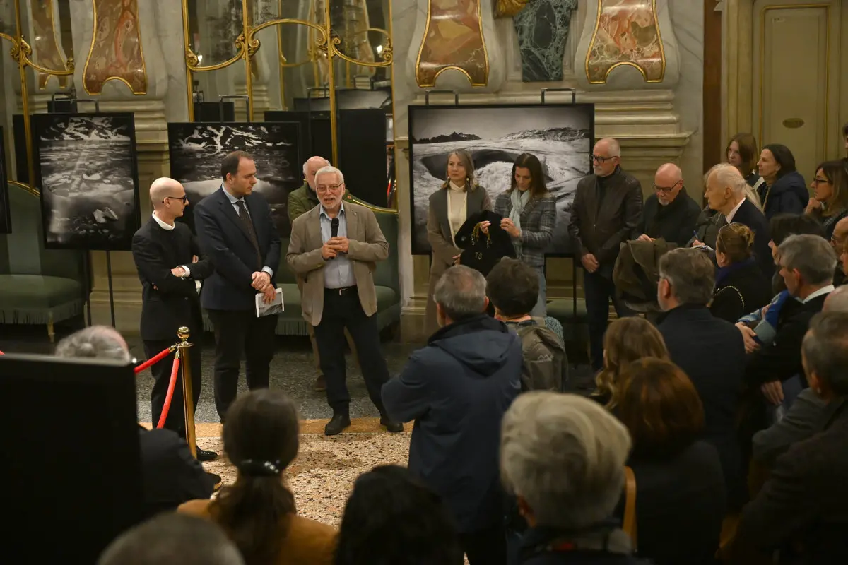 L'inaugurazione della mostra «The Last Days» di Michele Gusmeri