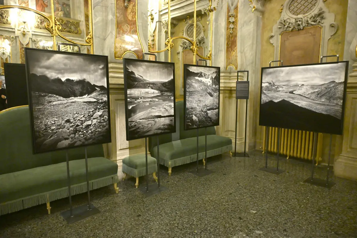 Alcuni scatti di Gusmeri dedicati al ghiacciaio dell'Adamello