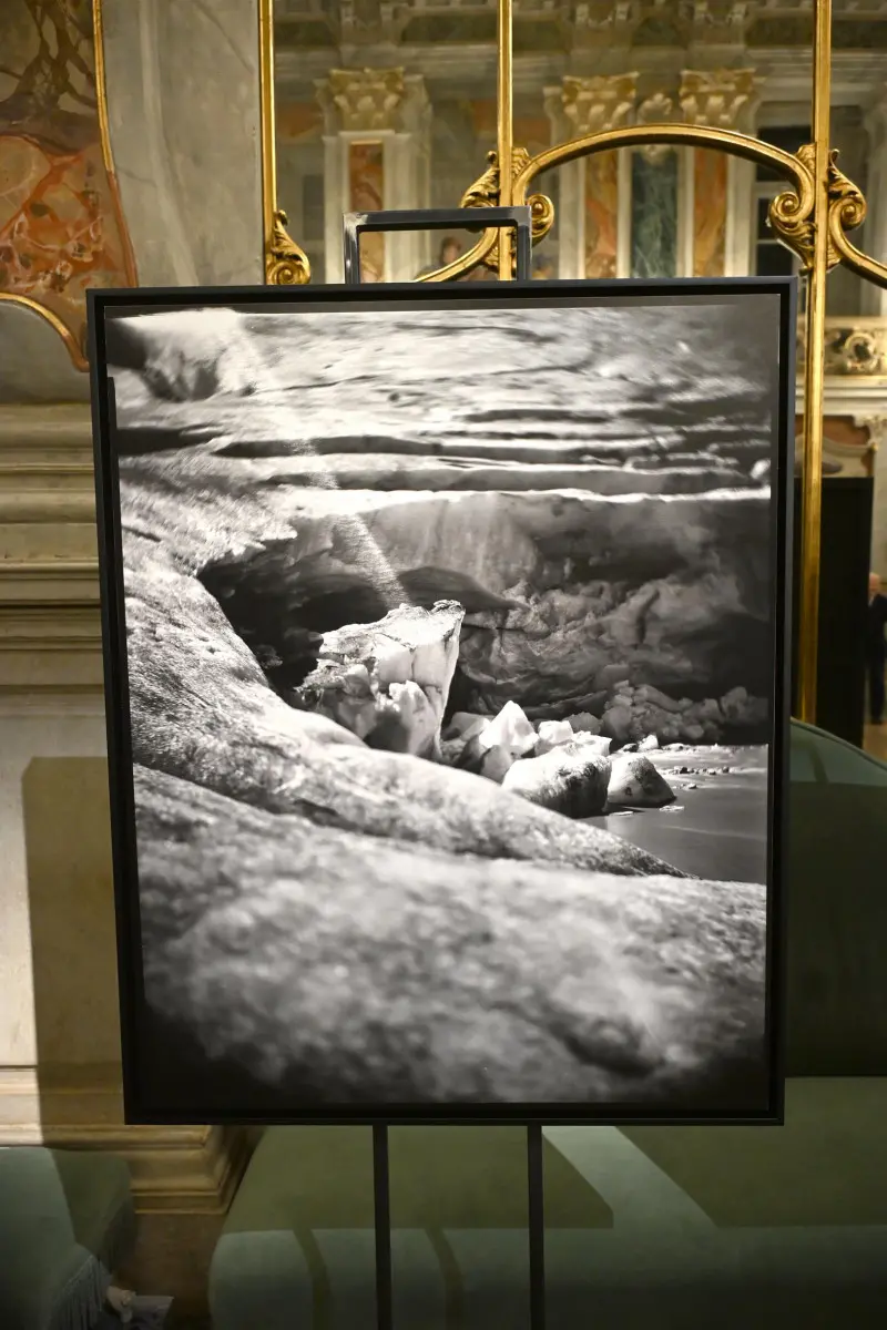 Alcuni scatti di Gusmeri dedicati al ghiacciaio dell'Adamello