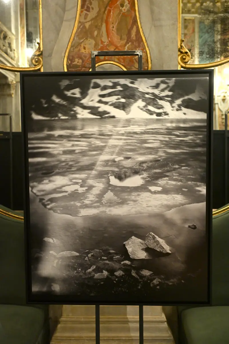 Alcuni scatti di Gusmeri dedicati al ghiacciaio dell'Adamello