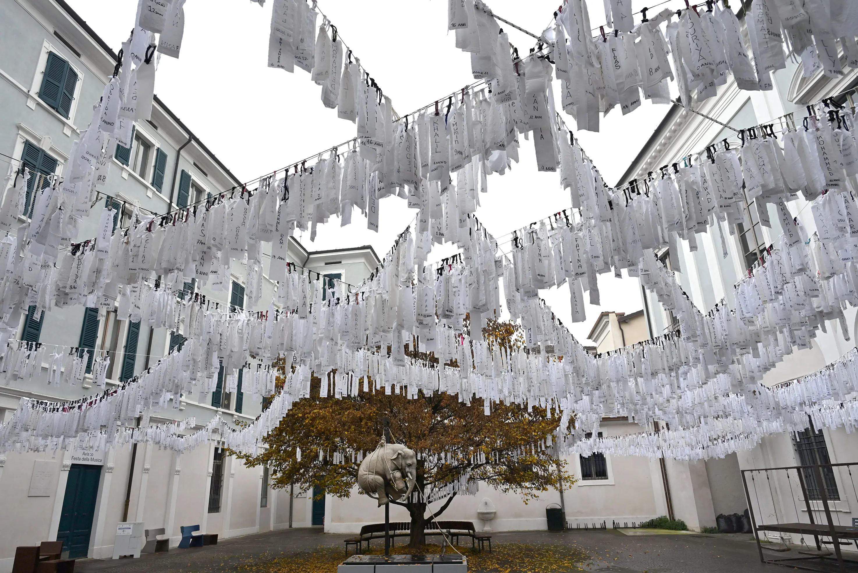 Un nome un bambino, un nome una bambina: al MoCa l'opera collettiva che ricorda i bambini uccisi a Gaza