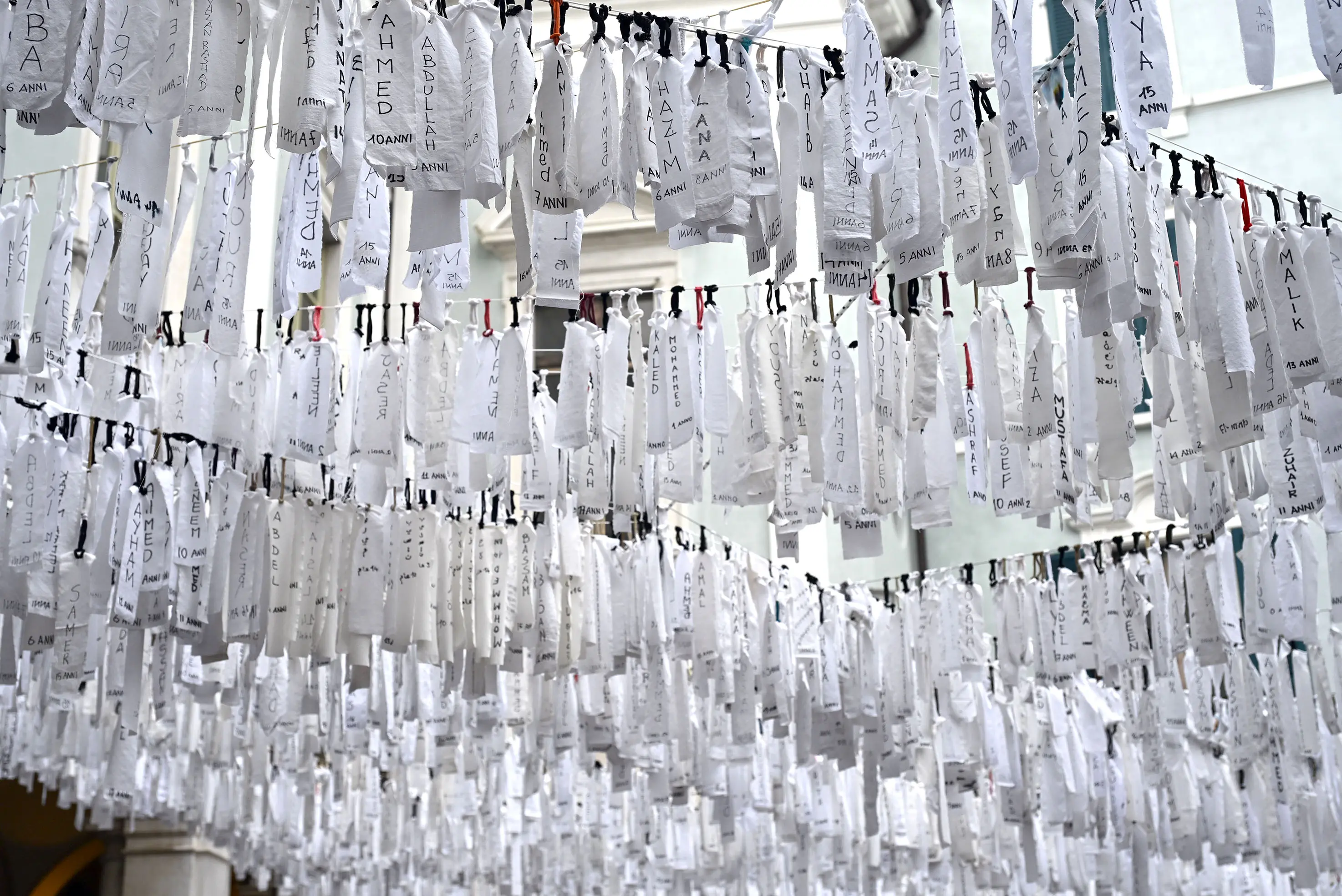 Un nome un bambino, un nome una bambina: al MoCa l'opera collettiva che ricorda i bambini uccisi a Gaza