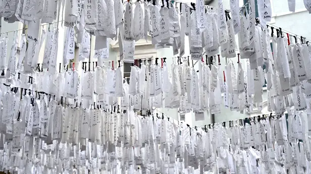 Un nome un bambino, un nome una bambina: al MoCa l'opera collettiva che ricorda i bambini uccisi a Gaza