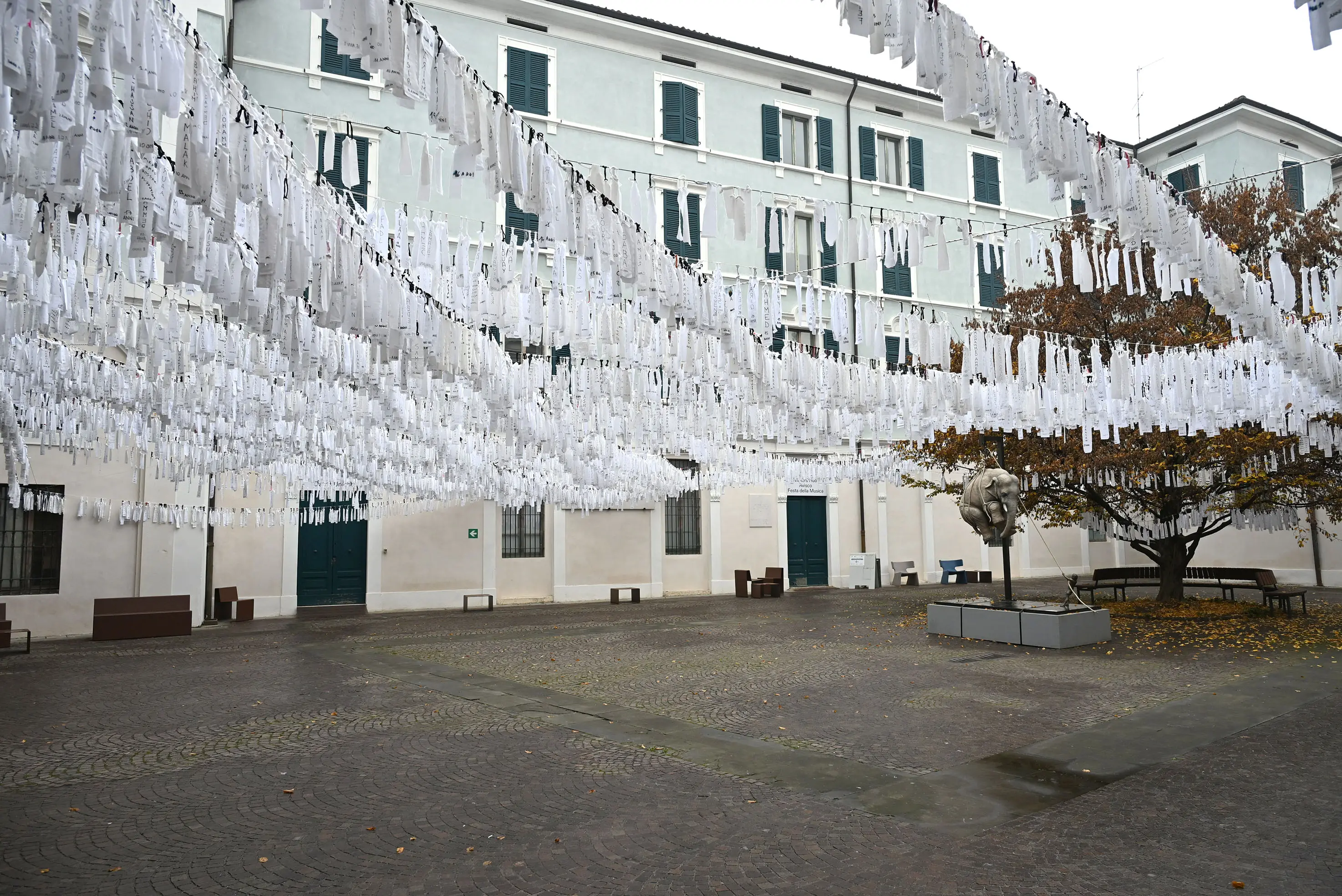 Un nome un bambino, un nome una bambina: al MoCa l'opera collettiva che ricorda i bambini uccisi a Gaza