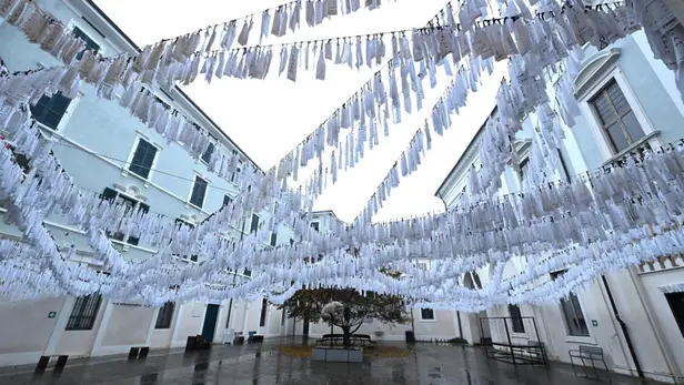 Mo.Ca, l'opera collettiva che ricorda i bambini uccisi a Gaza