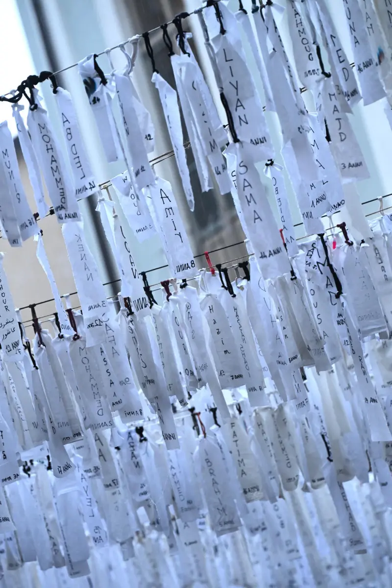 Mo.Ca, l'opera collettiva che ricorda i bambini uccisi a Gaza