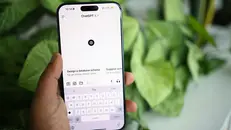 Una persona alle prese con ChatGpt