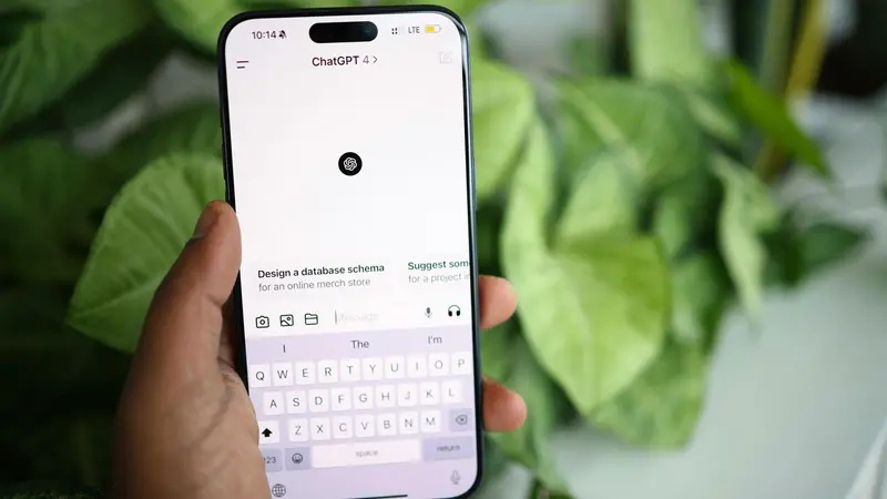 Una persona alle prese con ChatGpt