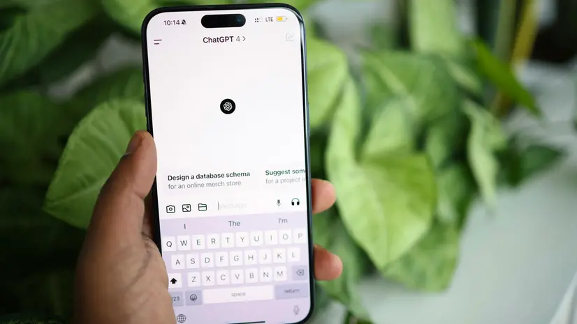 Una persona alle prese con ChatGpt