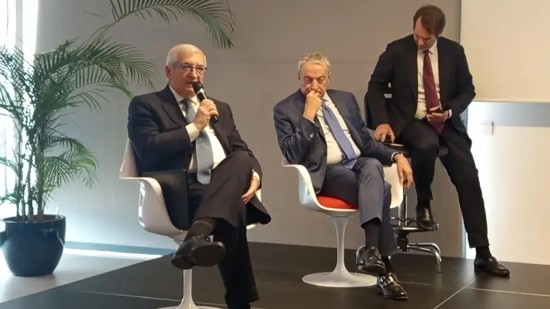 Il ministro Foti e il presidente Giuseppe Pasini - © www.giornaledibrescia.it