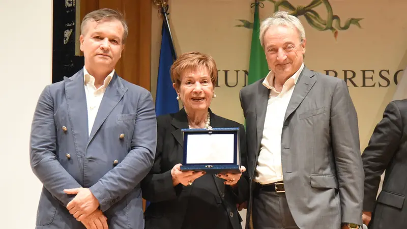 Da sinistra Fabio Corioni, Annamaria Bottazzi (vedova di Gino Corioni) e Giuseppe Pasini - Comune di Brescia