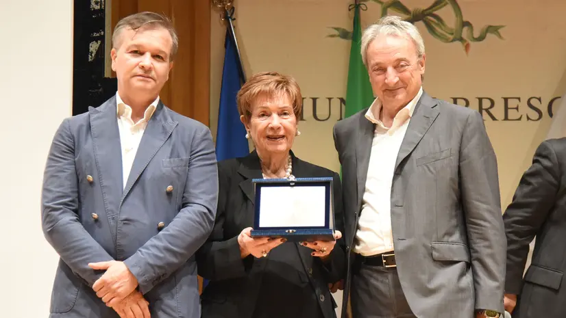 Da sinistra Fabio Corioni, Annamaria Bottazzi (vedova di Gino Corioni) e Giuseppe Pasini - Comune di Brescia