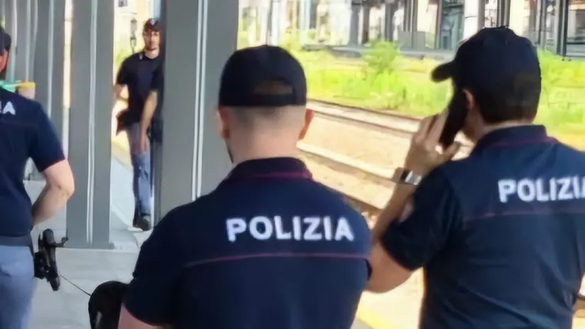 Agenti della Polfer - © www.giornaledibrescia.it