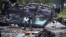 Scontro tra due auto a Milano: quel che resta dei mezzi