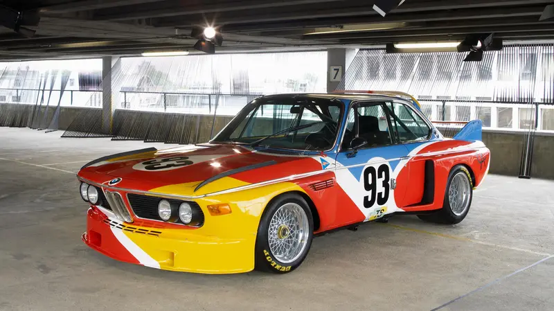 La BMW 3.0 CSL creata nel 1975 da Alexander Calder