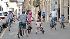 Biciclette in via X giornate in città - © www.giornaledibrescia.it