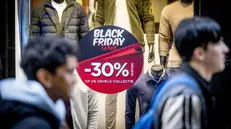 Il Black Friday ormai è diventato una settimana - Foto Ansa/Epa/Robin Utrecht © www.giornaledibrescia.it