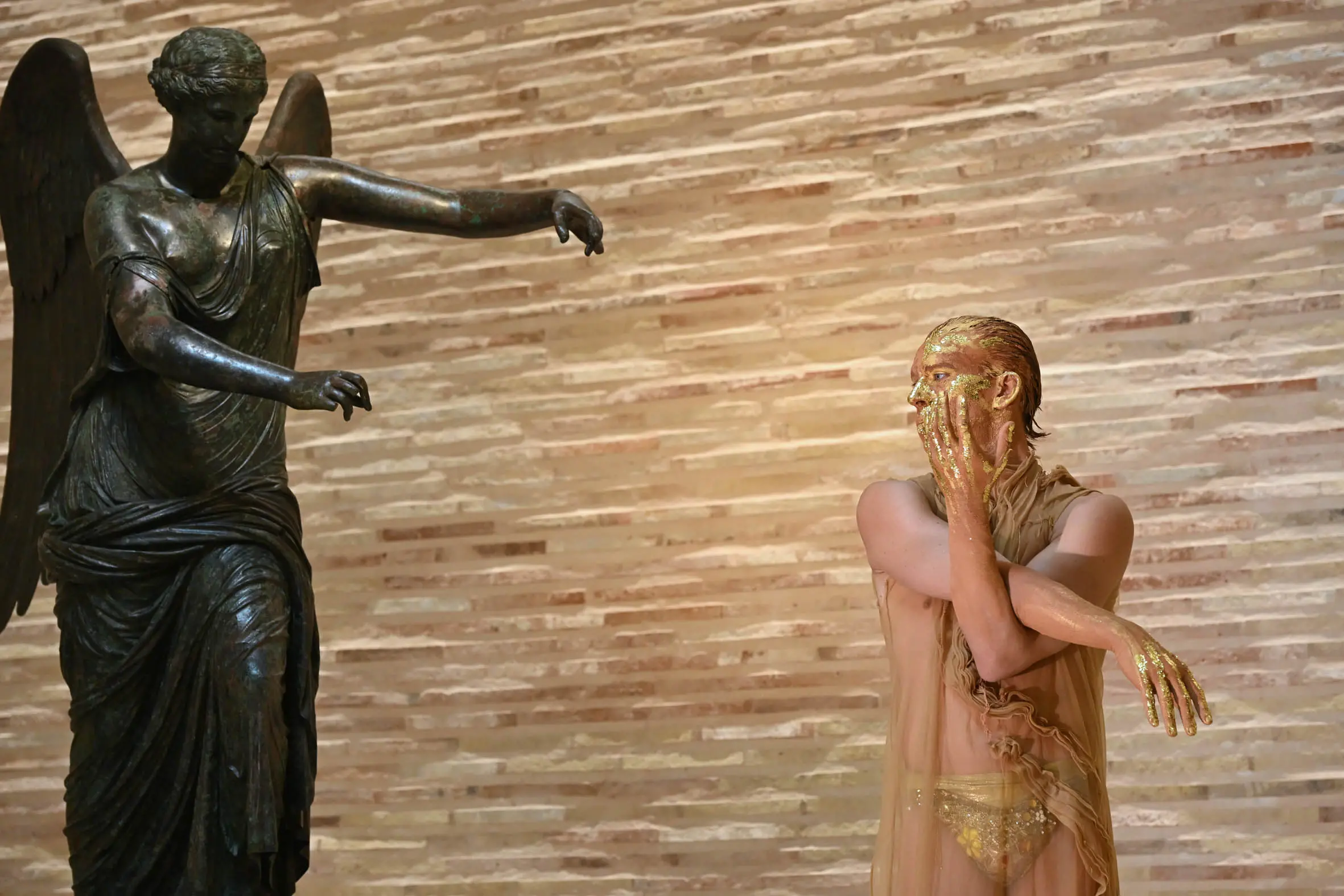 SPETTACOLI BRESCIA MUSEI CAPITOLIUM BACKSTAGE FILMATO -EPPUR SI MUOVE - REGIA DI GUIDO GEMINIANI - CLE'MENT HAENEN NELLA FOTO BALAKSTAGE 27/10/2025 umberto favretto©25