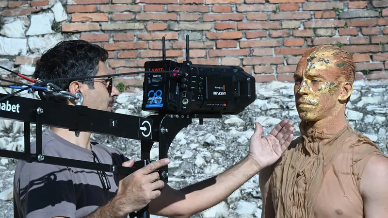 SPETTACOLI BRESCIA MUSEI CAPITOLIUM BACKSTAGE FILMATO -EPPUR SI MUOVE - REGIA DI GUIDO GEMINIANI - CLE'MENT HAENEN NELLA FOTO BALAKSTAGE 27/10/2025 umberto favretto©25