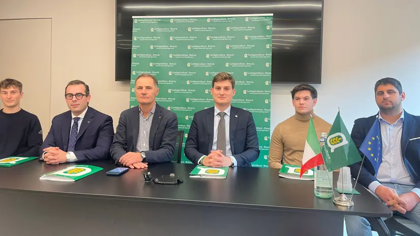 Mattia Ferrari al centro, alla sua destra il presidente Garbelli