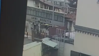 Il punto in cui la gru ha colpito il sovrappasso della Fabbrica d'Armi Beretta © www.giornaledibrescia.it