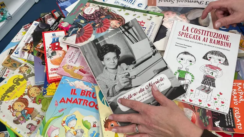 I libri spostati da una biblioteca all'altra - © www.giornaledibrescia.it