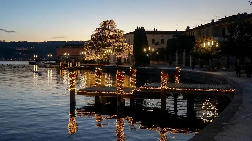 Le luminarie sul lungolago sono un appuntamento dal fascino unico