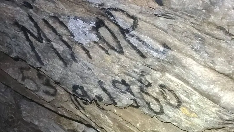 Le scritte sulla roccia