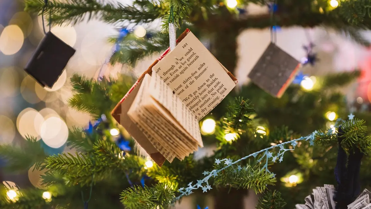 Un ornamento sull'albero di Natale