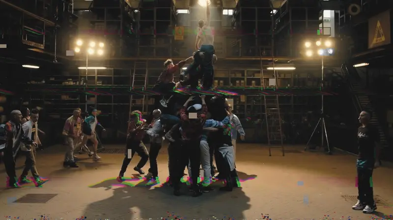 Assembla project, un'installazione di Fabio Weik che ritrae la mitica piramide della sala 2 del Number One, 2021