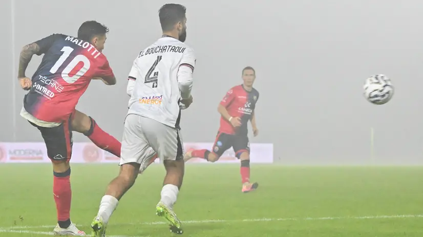 Manuele Malotti, attaccante dei valgobbini - Foto New Reporter Pasotti © www.giornaledibrescia.it