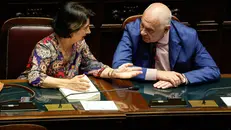 Il ministro per le Pari opportunità Eugenia Roccella e il ministro della Giustizia Carlo Nordio alla Camera - Ansa © www.giornaledibrescia.it